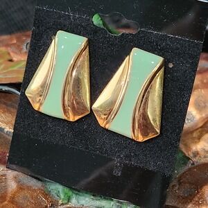 Vintage geometric mint green & gold enamel earrings‎ with post backs